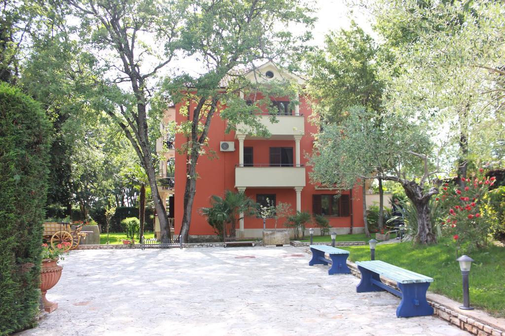 Aqua Family Apartments Каригадор Екстериор снимка