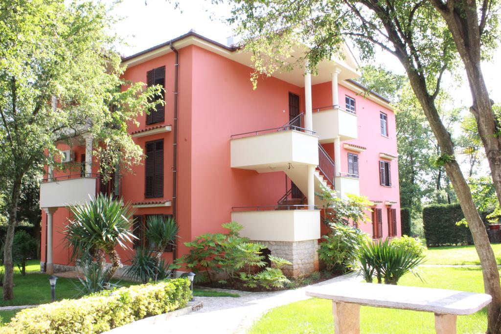 Aqua Family Apartments Каригадор Екстериор снимка