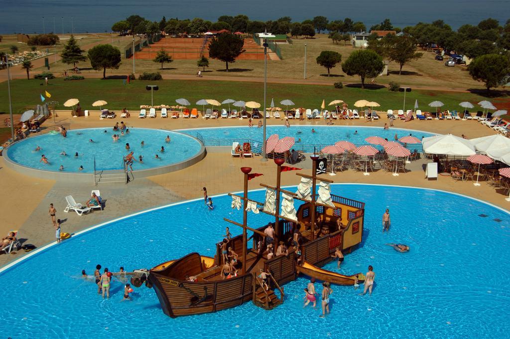 Aqua Family Apartments Каригадор Екстериор снимка